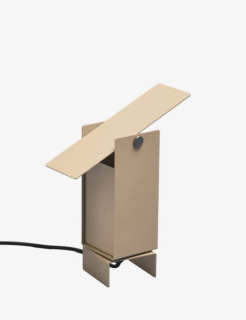 pivoting table lamp