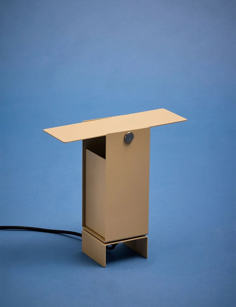 pivoting table lamp