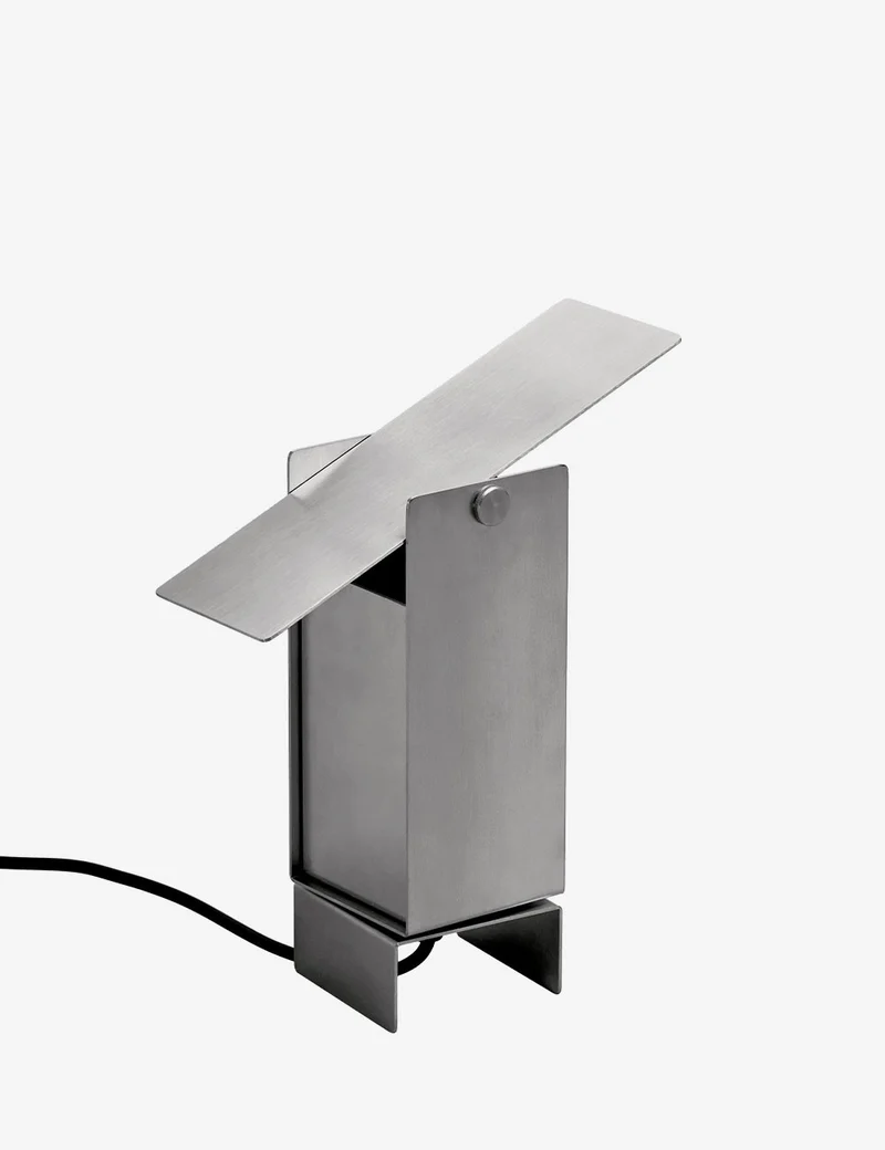 pivoting table lamp