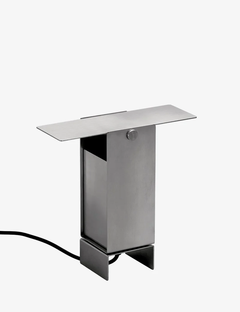 pivoting table lamp