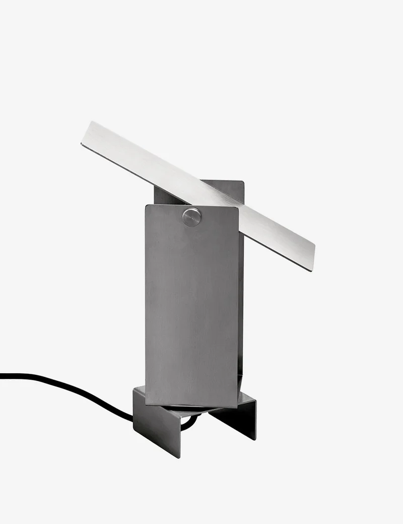 pivoting table lamp