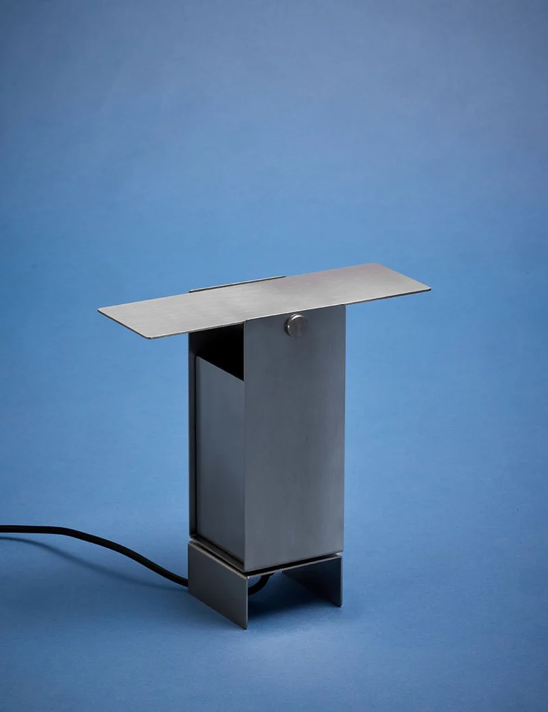 pivoting table lamp