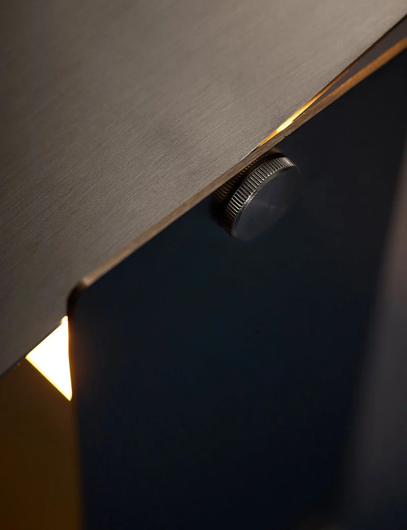 pivoting table lamp