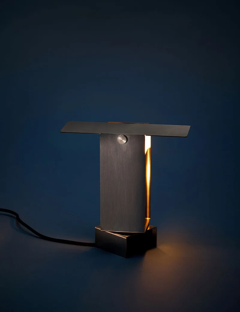 pivoting table lamp