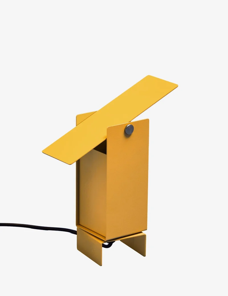 pivoting table lamp