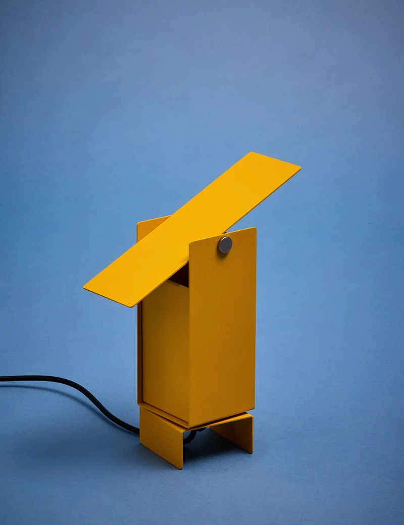 pivoting table lamp