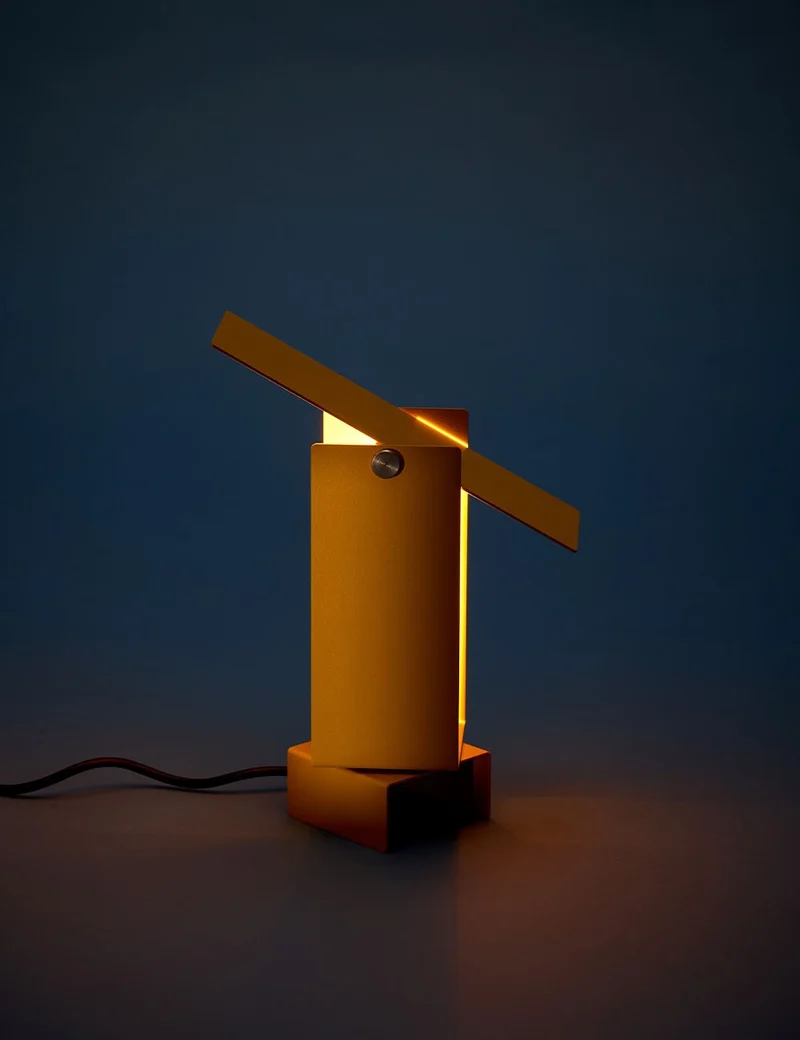 pivoting table lamp