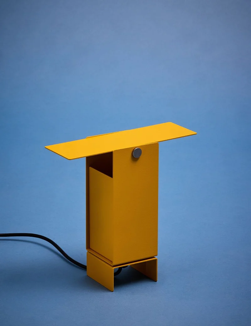 pivoting table lamp