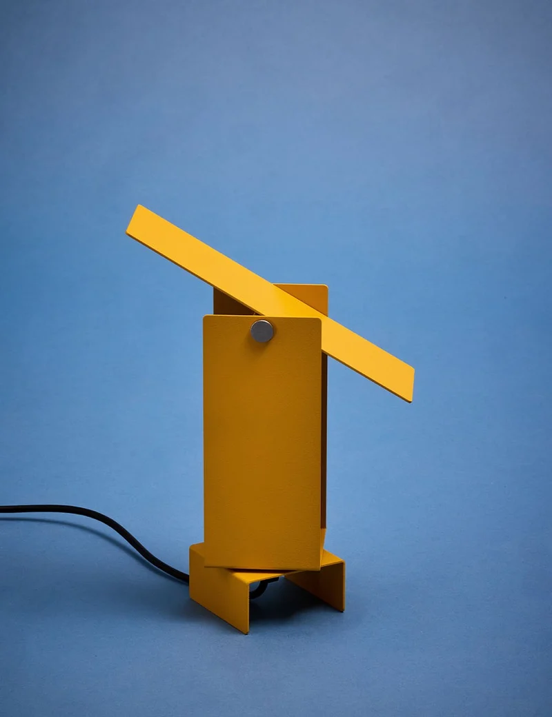 pivoting table lamp