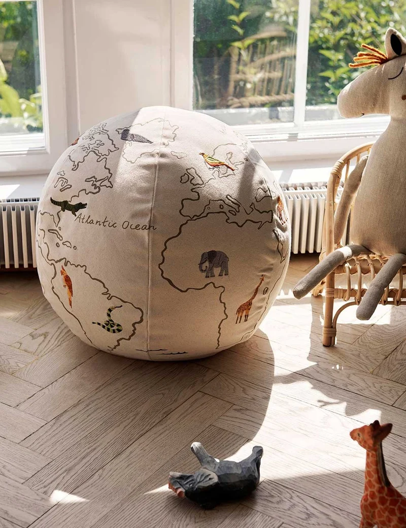 the world pouf