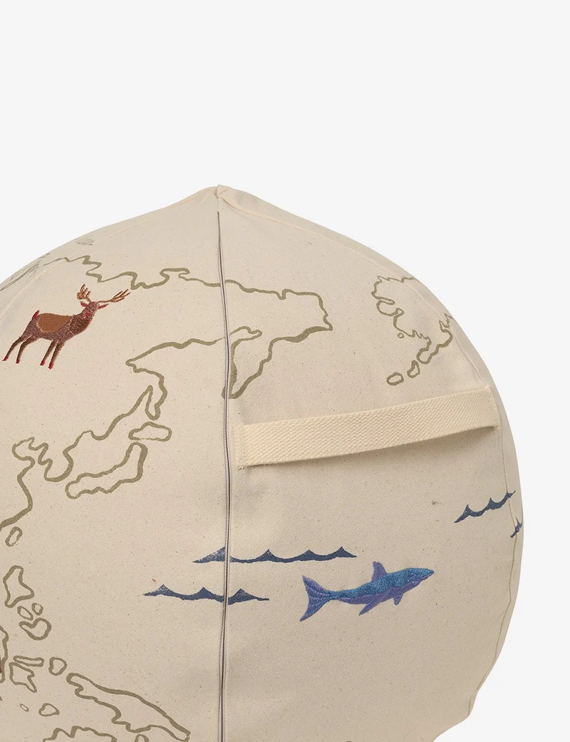 the world pouf