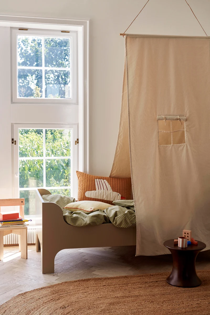settle bed canopy