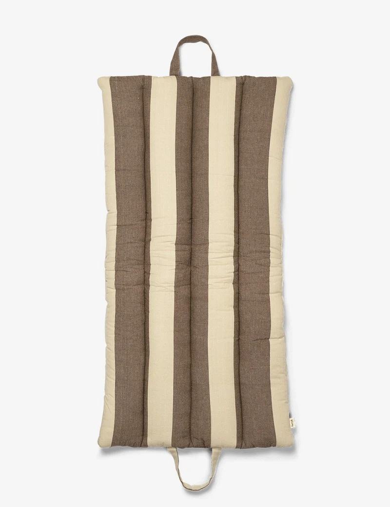 strand folding mat
