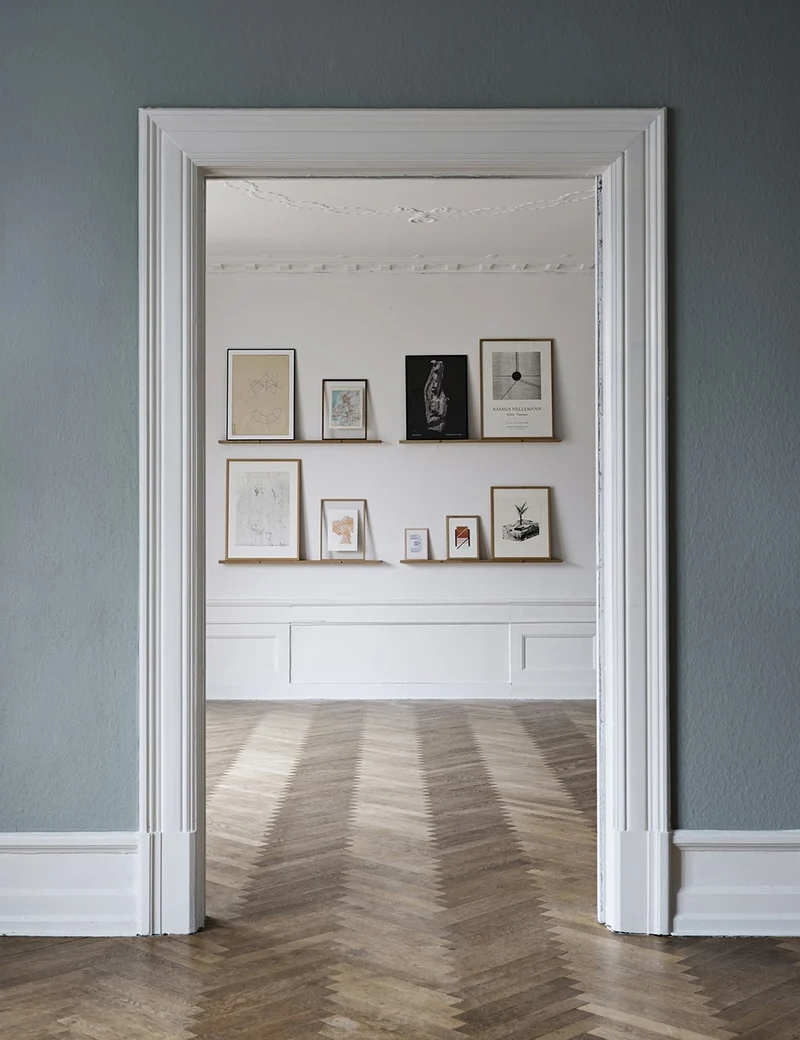gallery shelf 115