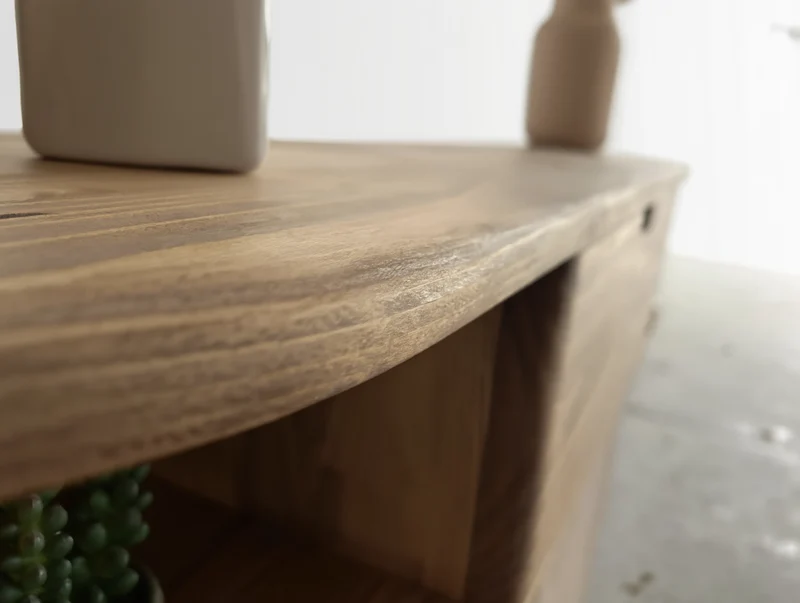 Console d'entrée flottante et ses rangements pratiques en hêtre massif recyclé