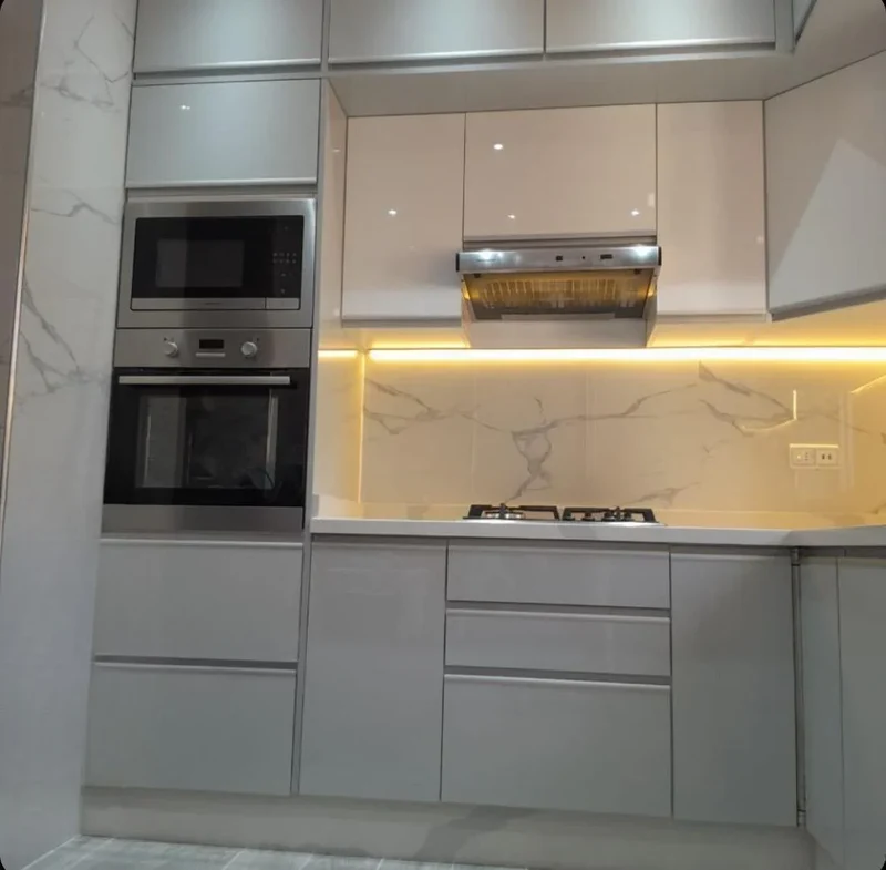 Cuisine LED avec accessoire de luxe sur mesure 2024 prix de metre lineaire a partir de
