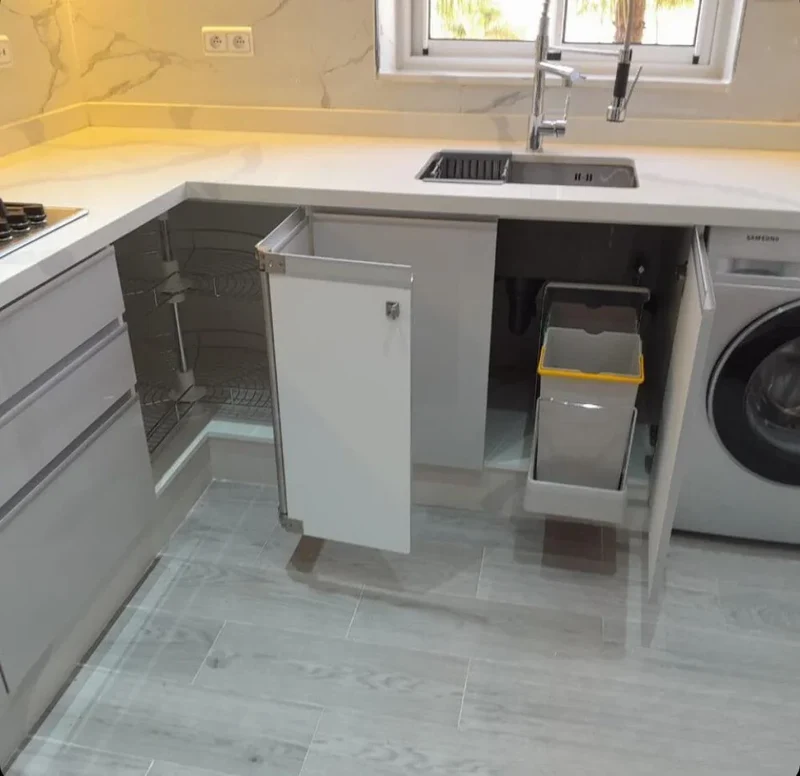 Cuisine LED avec accessoire de luxe sur mesure 2024 prix de metre lineaire a partir de