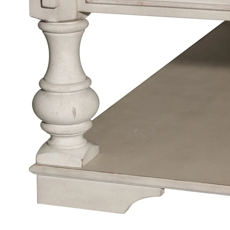 Table basse Morgan Creek blanc antique, avec accents tabac brossé.