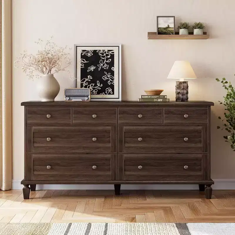 Commode à 8 tiroirs pour chambre à coucher, meuble TV vintage de 59 po avec poignées sculptées et pieds fuselés, commode en bois avec grande capacité de rangement