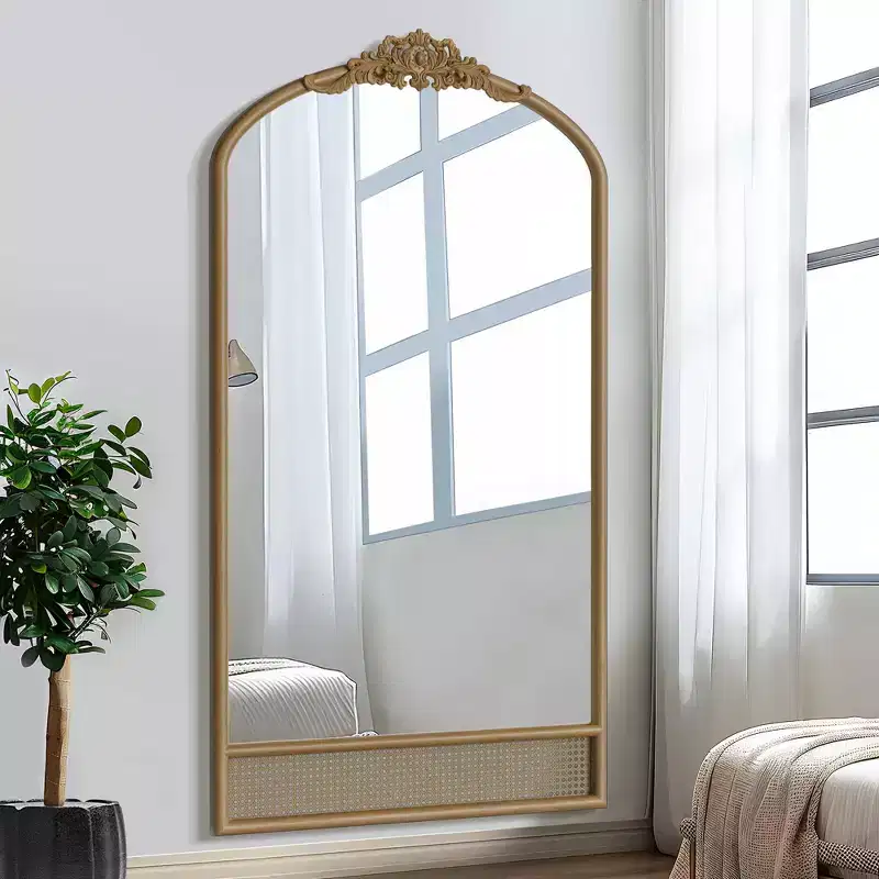 Miroir mural marron avec cadre en bois massif classique sculpté de 94 cm (37 po) de large x 180 cm (71 po) de haut avec fond en rotin