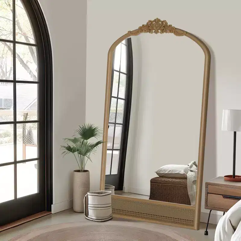 Miroir mural marron avec cadre en bois massif classique sculpté de 94 cm (37 po) de large x 180 cm (71 po) de haut avec fond en rotin