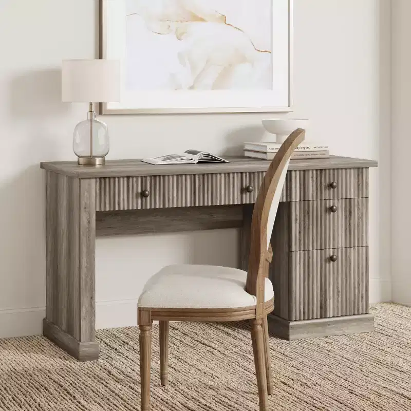 Meuble de rangement de bureau cannelé, bureau de direction moderne de 54 po avec station de recharge, bureau d'ordinateur en bois avec tiroirs classeurs pour bureau d'étude