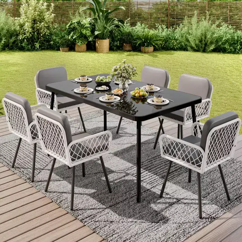 Ensemble de salle à manger d'extérieur 7 pièces avec coussins gris, table en verre trempé et chaises en rotin PE résistant aux intempéries pour patio, jardin, bord de piscine