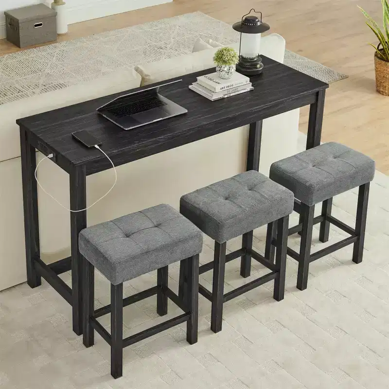 Ensemble de table à manger et de tabourets de bar Okak 4 pièces de style ferme pour cuisine, salle à manger, ensemble de table de petit-déjeuner en bois massif avec prise de courant