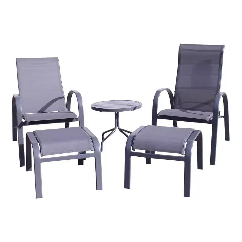 Ensemble de chaises longues de jardin 5 pièces Courtyard Casual Santa Fe avec ottomans Comprend deux chaises longues inclinables et deux ottomans et une table d'appoint
