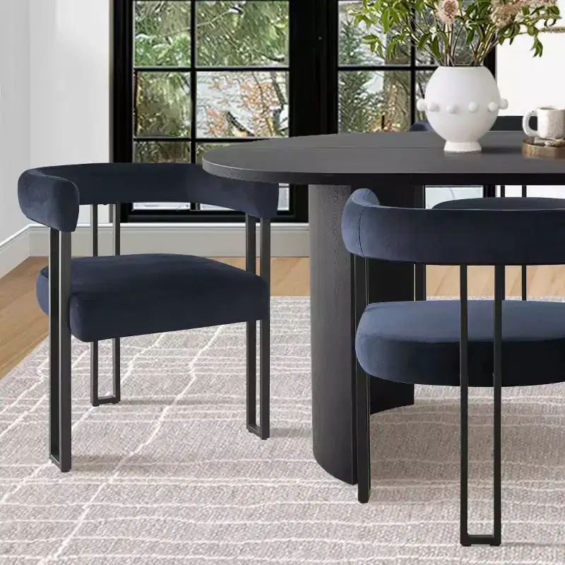 Ensemble de salle à manger 7 pièces avec chaises en velours, table ovale noire moderne et fauteuils rembourrés avec pieds en métal pour salle à manger - Panipeachy
