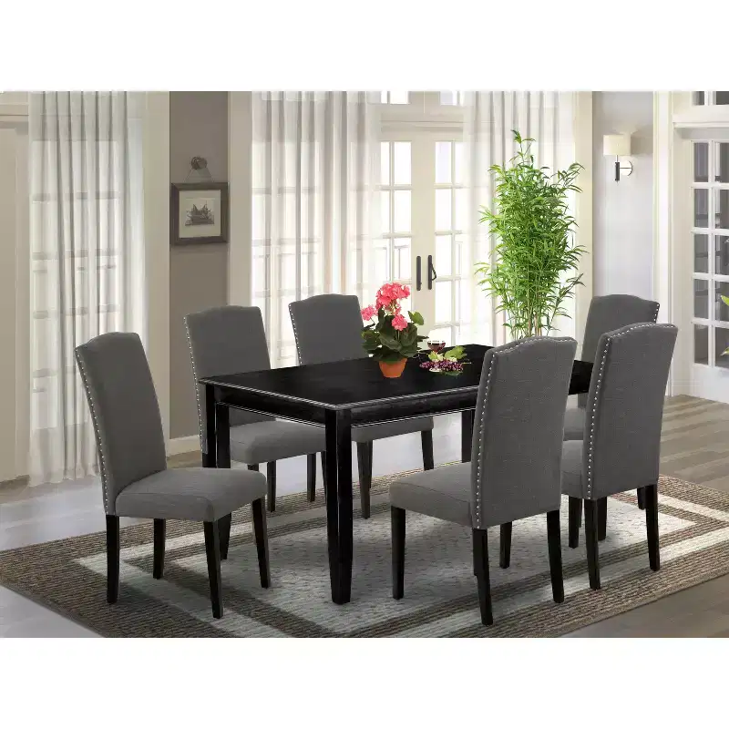 HomeStock Belmont Table à manger rectangulaire 7 pièces 152 cm et six chaises Parson avec pieds noirs et tissu en lin gris foncé Gotham