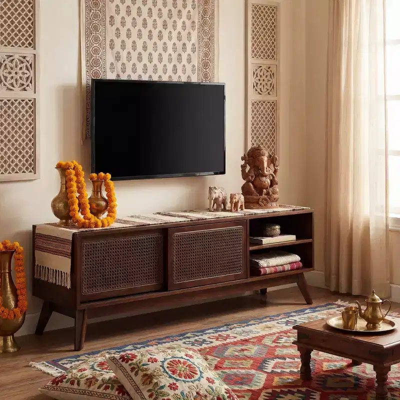 Meuble TV en rotin de style moderne du milieu du siècle de 150 cm pour téléviseurs de 65 pouces avec pieds en bois massif et portes en rotin - Bois foncé