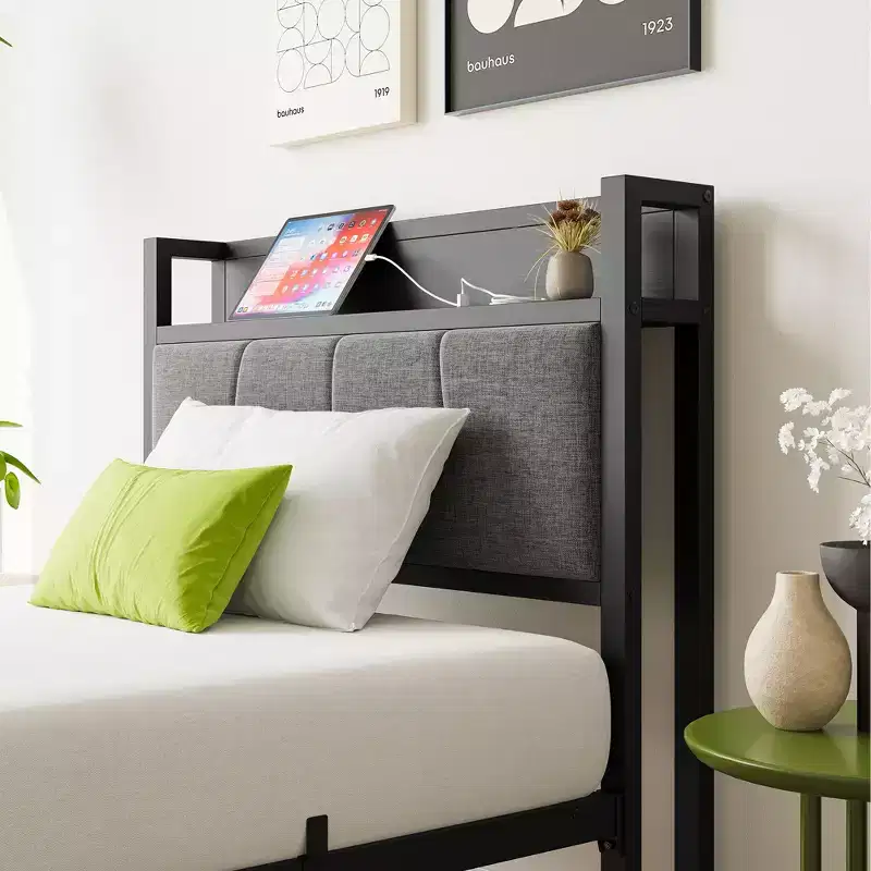 Cadre de lit double avec tête de lit de rangement et station de recharge, pas besoin de sommier tapissier pour chambre à coucher