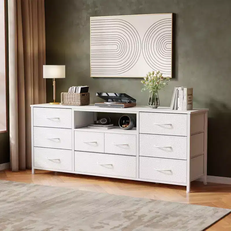 Commode Blanche à 9 Tiroirs Meuble TV pour Téléviseur de 65 Pouces avec Station de Recharge Lumières LED Console Multimédia Unité de Rangement de Chambre à Coucher de 55 Pouces de Large