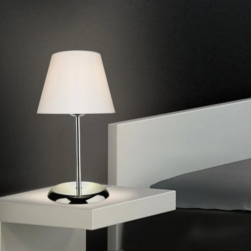 Lampada da tavolo in metallo e paralume tessuto Elva